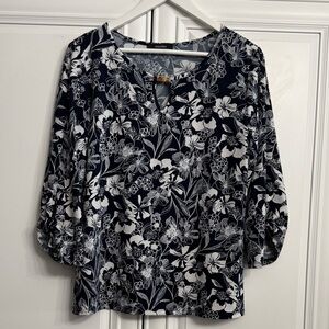 Mandee Size XL Navy w/White Floral Textured Print Blouse Notched V-Neck Keyhole